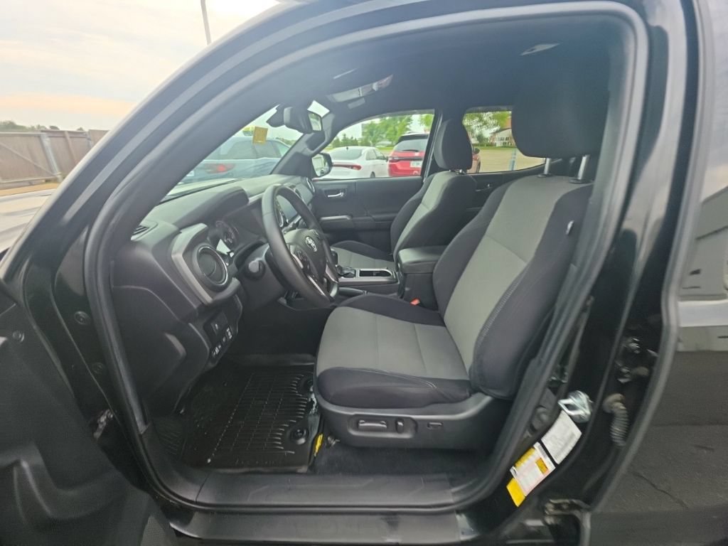 Used 2022 Toyota Tacoma TRD Sport AWD/4WD image 12