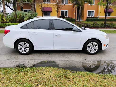 Used 2014 Chevrolet Cruze LS FWD image 2