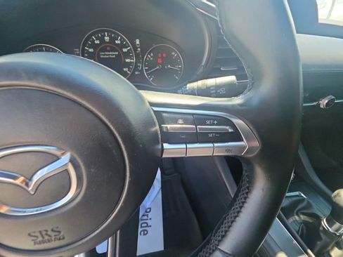Used 2019 MAZDA MAZDA3 Hatchback FWD image 18
