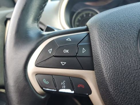 Used 2016 Jeep Cherokee Latitude w/ Comfort/Convenience Group AWD/4WD image 22