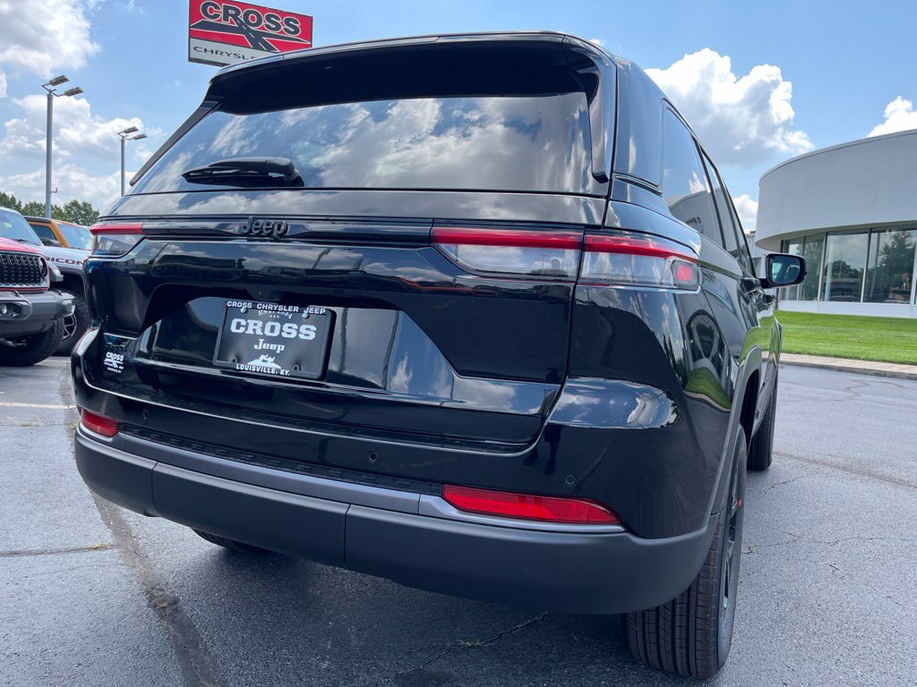 New 2026 Jeep Grand Cherokee 4WD image 38