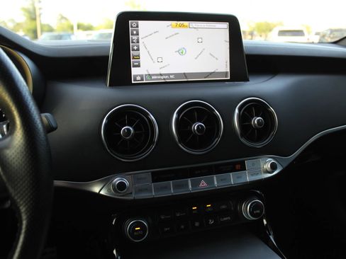 Used 2018 Kia Stinger GT2 RWD image 15