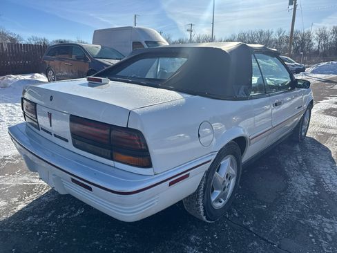 Used 1992 Pontiac Sunbird SE image 5
