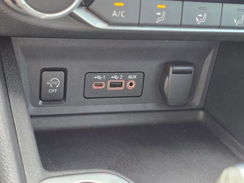 Used 2024 Nissan Sentra SV FWD image 19