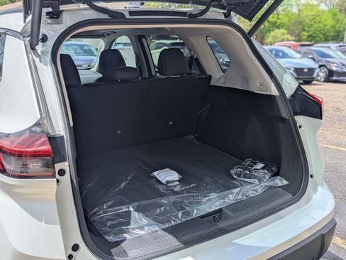 New 2026 Nissan Rogue SV AWD/4WD image 32