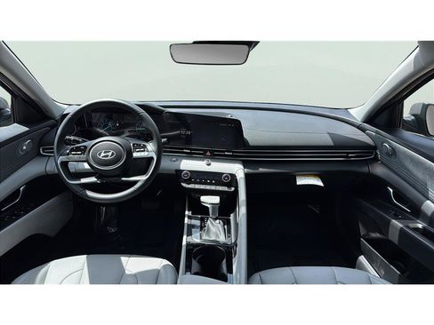 Used 2025 Hyundai Elantra Limited FWD image 15