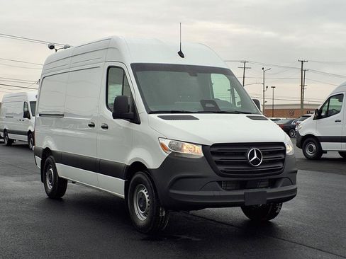 Used 2025 Mercedes-Benz Sprinter 2500 image 5