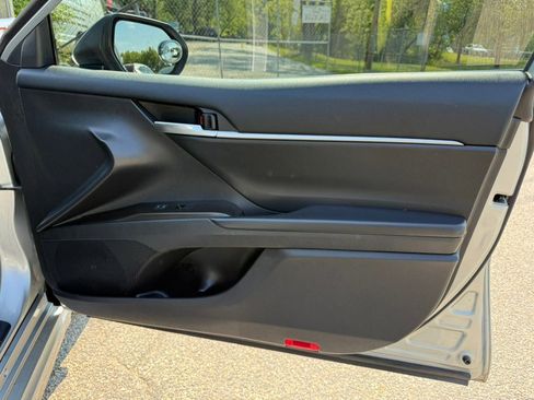 Used 2022 Toyota Camry SE w/ Carpet Mat Package (TMS) AWD/4WD image 26