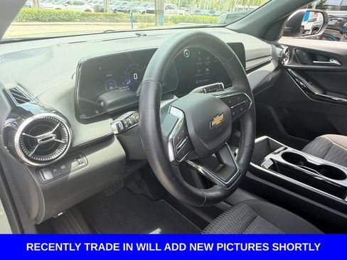 Used 2025 Chevrolet Equinox LT w/ Safety and Technology Package FWD image 10