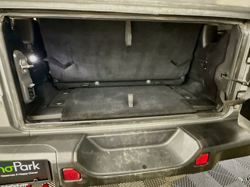 Used 2019 Jeep Wrangler Rubicon w/ Steel Bumper Group AWD/4WD image 29