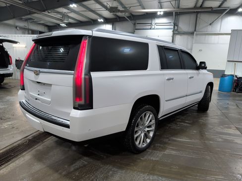 Used 2019 Cadillac Escalade ESV Premium Luxury image 3