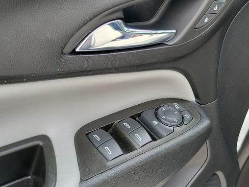 Used 2023 Chevrolet Equinox LS FWD image 20