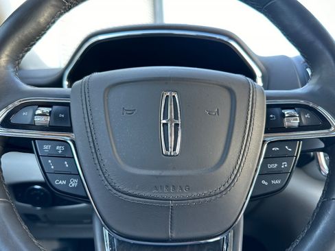 Used 2017 Lincoln Continental Select w/ Technology Package FWD image 24