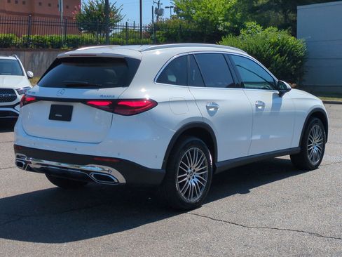 Used 2023 Mercedes-Benz GLC 300 4MATIC image 3