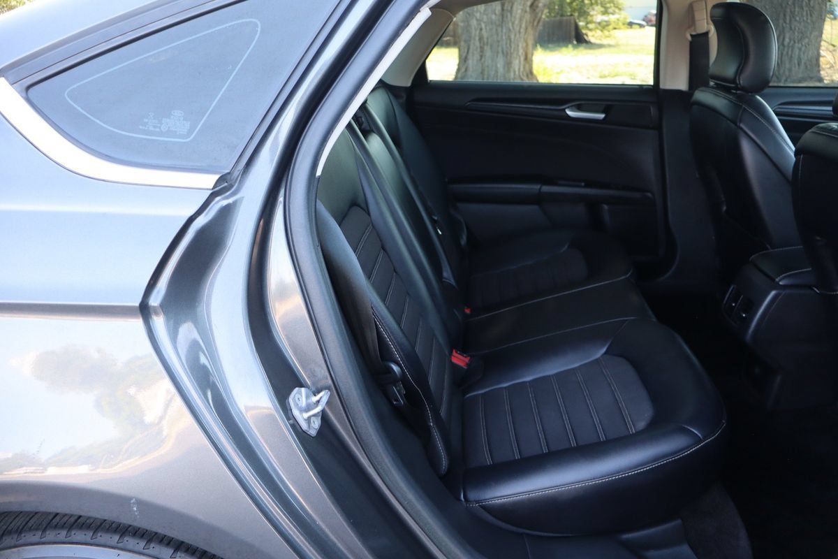 Used 2018 Ford Fusion SE w/ Equipment Group 201A FWD image 21