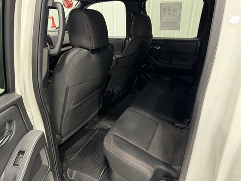 Used 2022 Nissan Frontier PRO-4X image 12