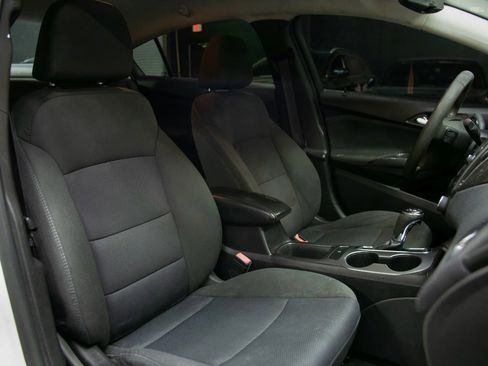 Used 2017 Chevrolet Cruze LT w/ Convenience Package image 25