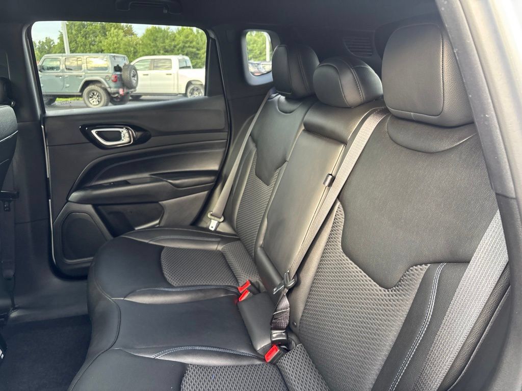 Used 2025 Jeep Compass Latitude w/ Altitude Special Edition AWD/4WD image 28