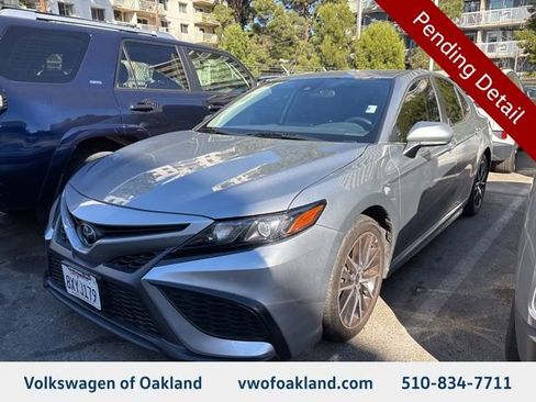 Used 2022 Toyota Camry SE image 1