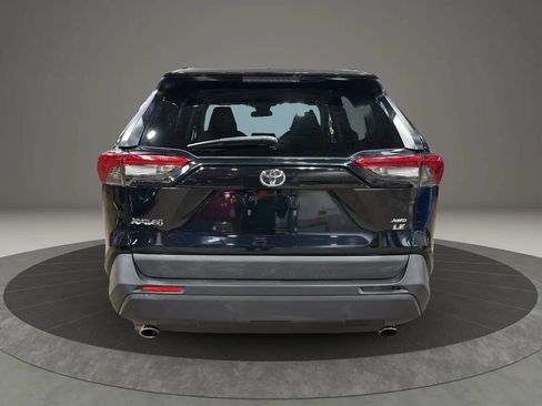 Used 2021 Toyota RAV4 XLE FWD image 6
