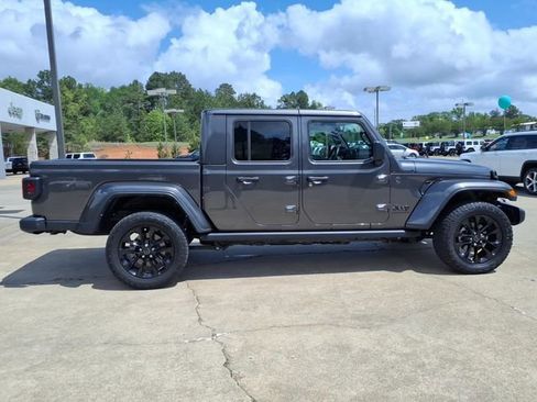 Used 2025 Jeep Gladiator Overland AWD/4WD image 2