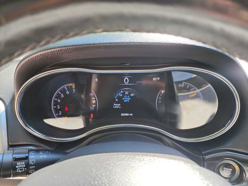 Used 2019 Jeep Grand Cherokee Limited w/ Luxury Group II image 20