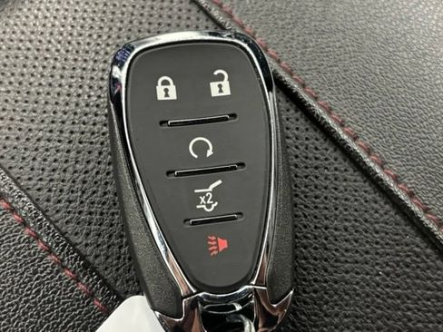Used 2023 Chevrolet Traverse RS AWD/4WD image 42