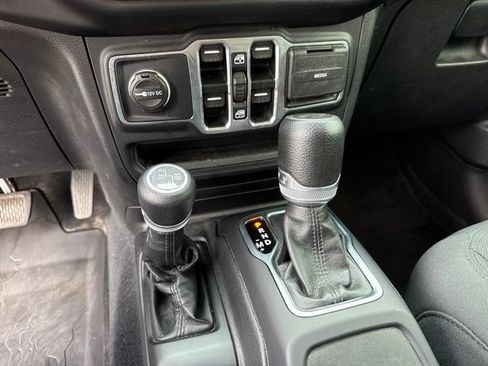 Used 2023 Jeep Wrangler Unlimited w/ Cold Weather Group AWD/4WD image 9