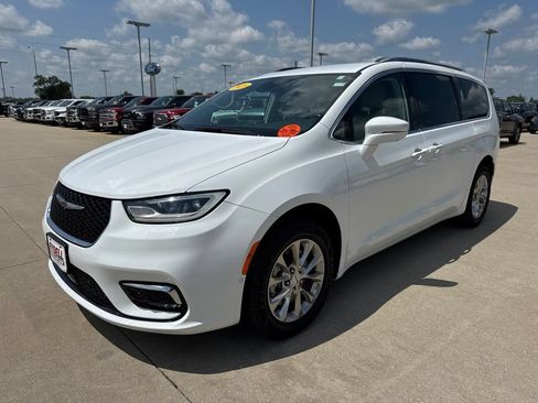 Used 2021 Chrysler Pacifica Touring-L w/ Premium & Safety Sphere Group AWD/4WD image 27