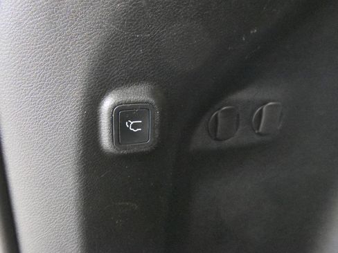 Used 2019 Jeep Cherokee Limited AWD/4WD image 36