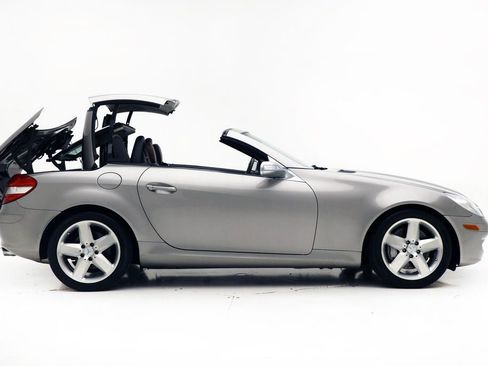 Used 2005 Mercedes-Benz SLK 350 image 4