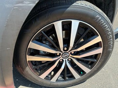 Certified 2023 Nissan Pathfinder Platinum FWD image 10