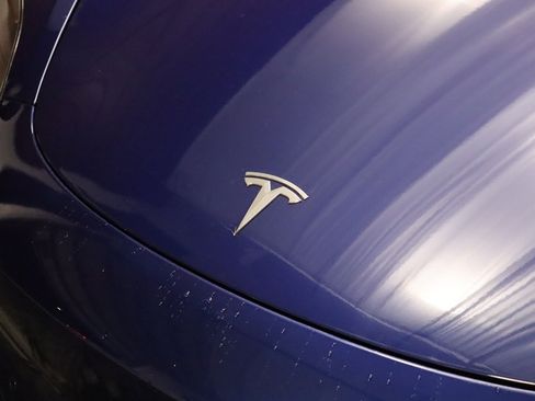 Used 2023 Tesla Model 3 Standard Range image 3