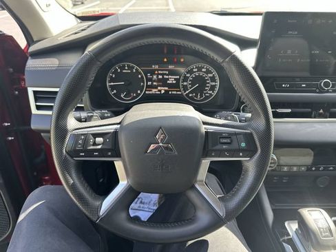 Used 2025 Mitsubishi Outlander SE AWD/4WD image 13