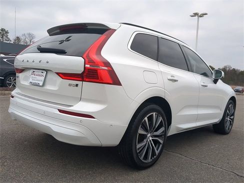 Used 2022 Volvo XC60 B5 Momentum w/ Advanced Package image 4