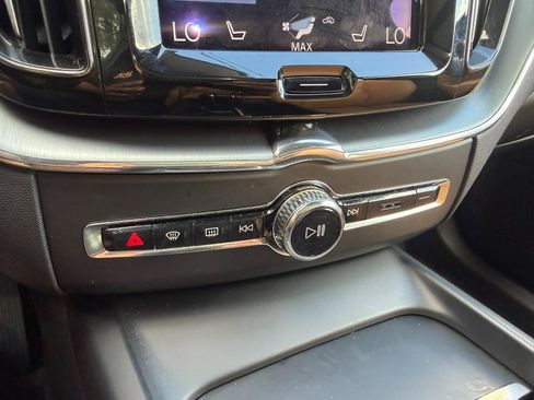 Used 2018 Volvo XC60 T6 Momentum w/ Convenience Package AWD/4WD image 35