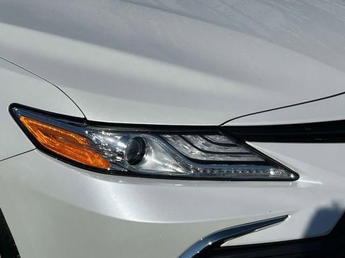 Used 2021 Toyota Camry XLE image 11