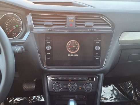 Used 2021 Volkswagen Tiguan SE w/ Panoramic Sunroof Package image 54