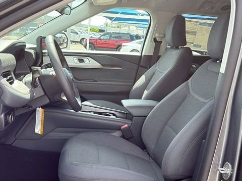 New 2026 Ford Explorer Active RWD image 19
