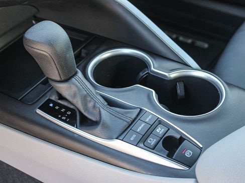 Used 2021 Toyota Camry LE image 20