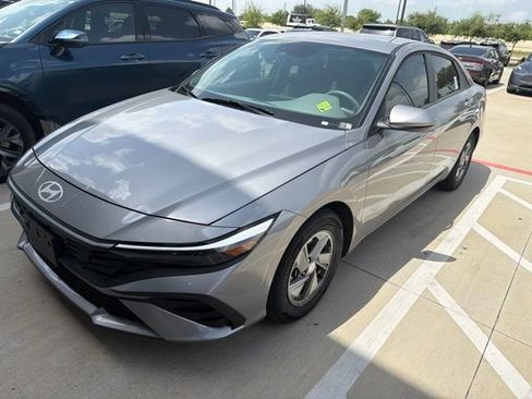 Used 2026 Hyundai Elantra SE FWD image 1