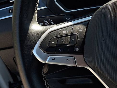 Certified 2023 Volkswagen Tiguan SE FWD image 20