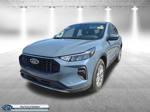 Used 2023 Ford Escape Active w/ Tech Pack #2 AWD/4WD image 3