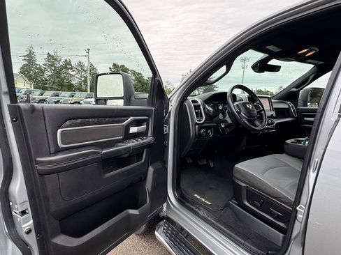 Used 2024 RAM 2500 Big Horn image 9