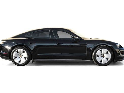Used 2021 Porsche Taycan image 7