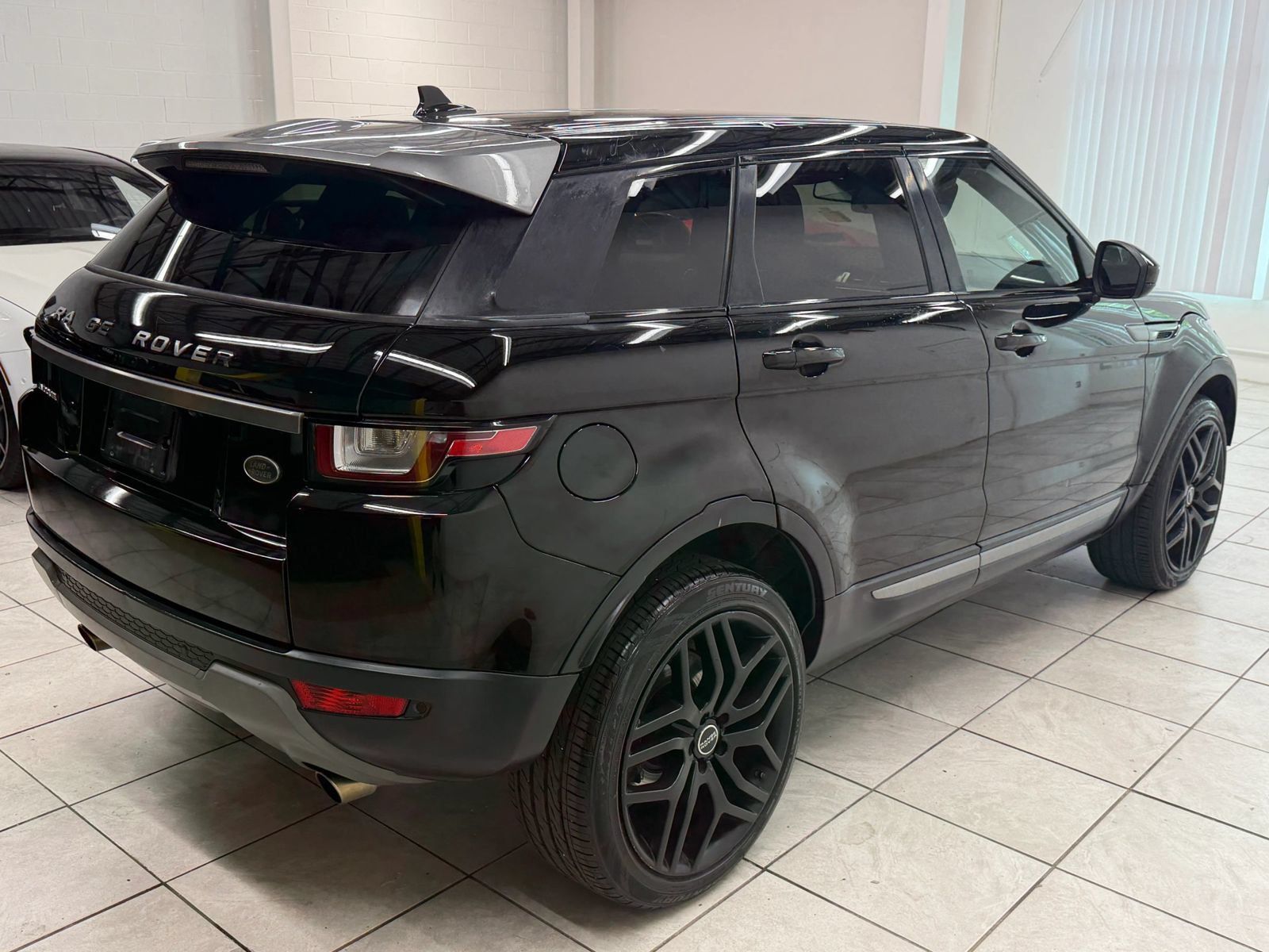 Used 2016 Land Rover Range Rover Evoque SE AWD/4WD image 9