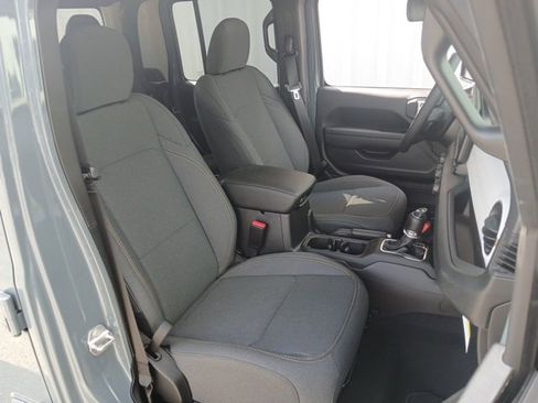 New 2025 Jeep Gladiator Sport image 23