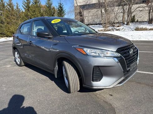 Used 2021 Nissan Kicks S image 3