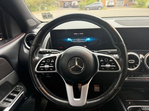 Used 2021 Mercedes-Benz GLB 250 4MATIC image 15