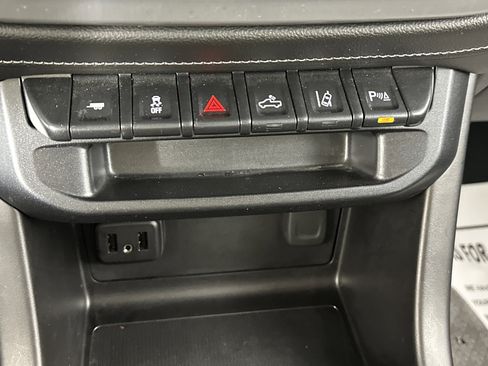 Used 2019 GMC Canyon SLE w/ Driver Alert Package image 25